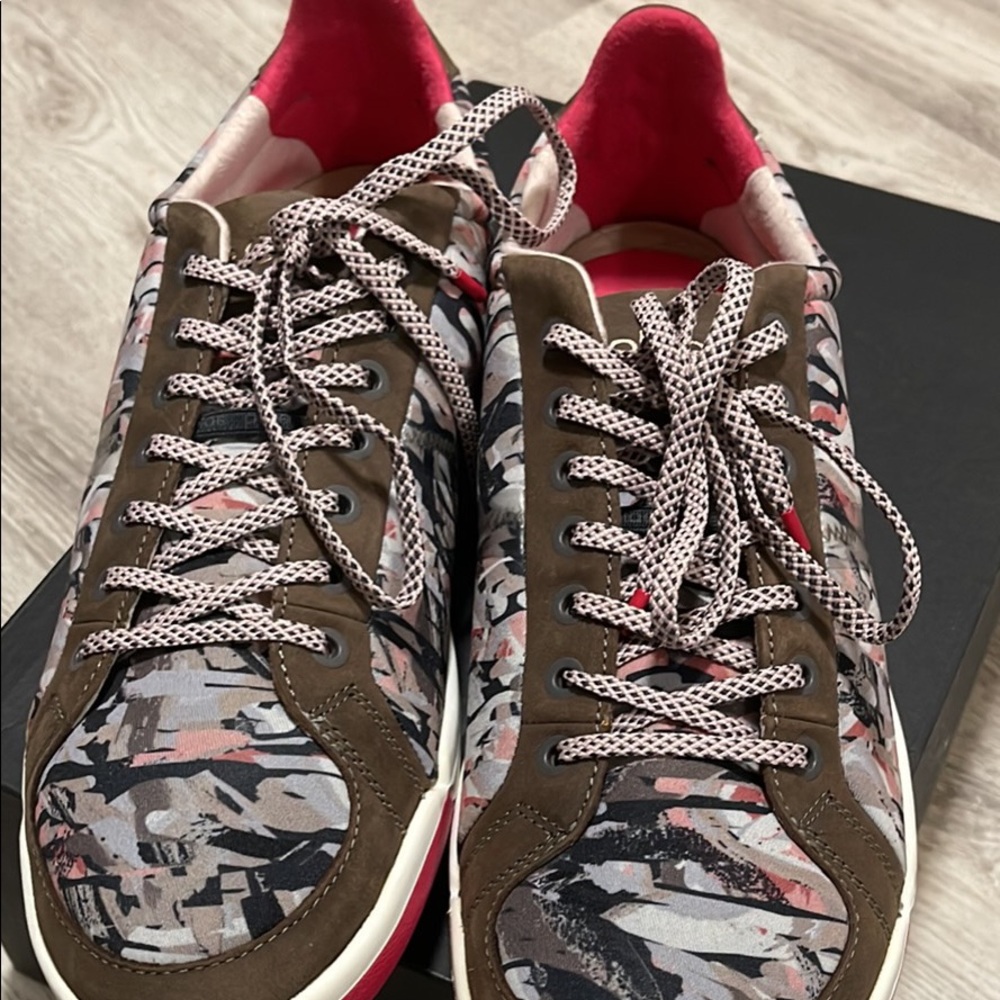 Plae sneakers